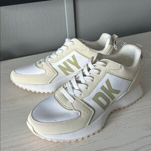 DKNY NYA Women’s Sneakers size 10 NWT
